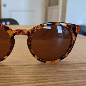 Sperry Calypso Cat-Eye Sunglasses in Tortise/Coral